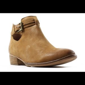 Seychelles Cut-Out BLACK Boots